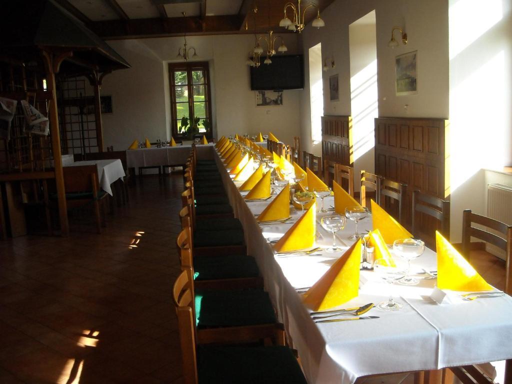 Hotel Excelent Rýmařov Kültér fotó